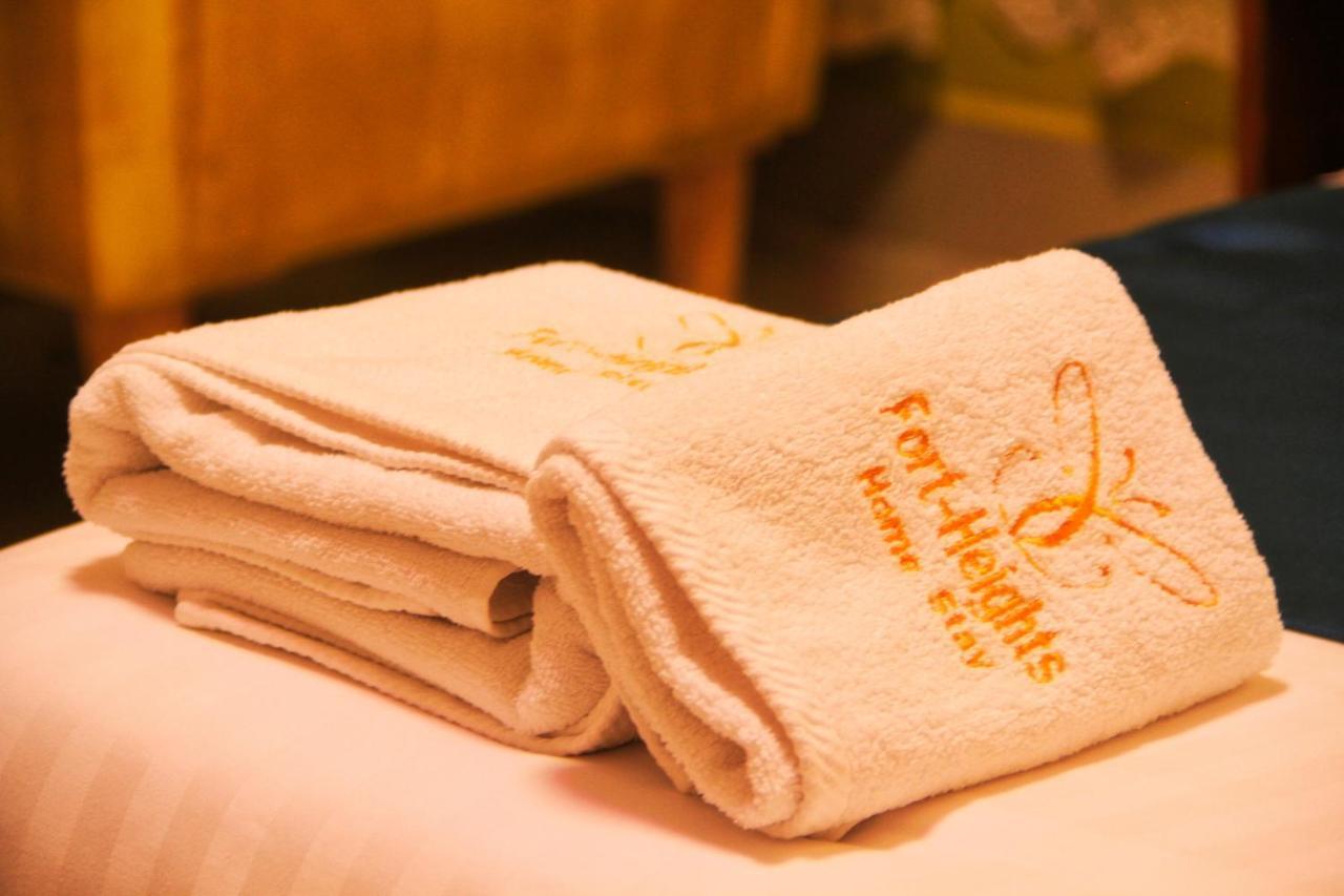Fort Heights Homestay フォート・ポータル エクステリア 写真