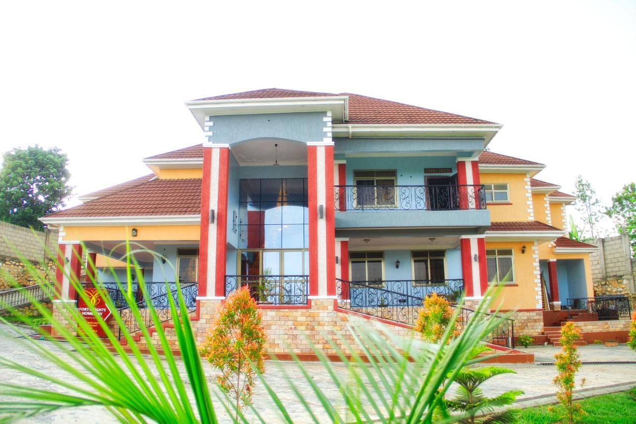 Fort Heights Homestay フォート・ポータル エクステリア 写真