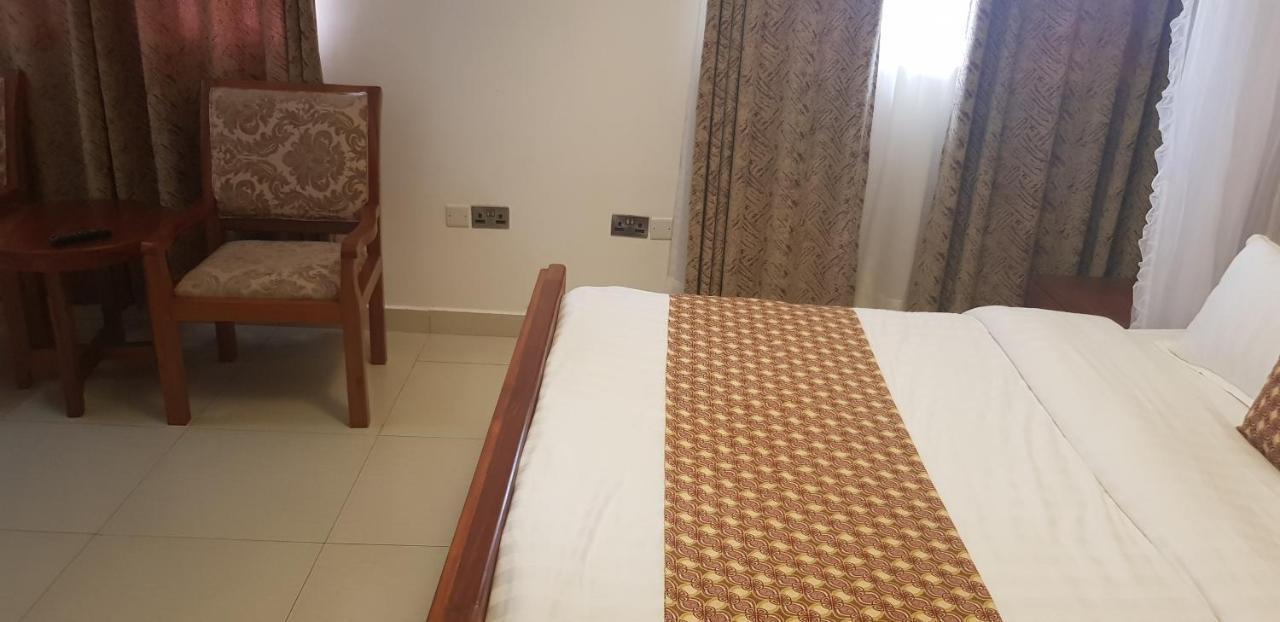Fort Heights Homestay フォート・ポータル エクステリア 写真