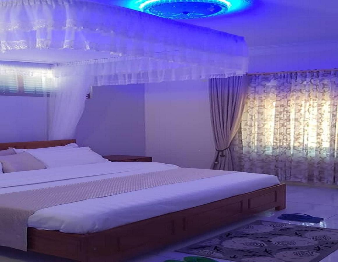 Fort Heights Homestay フォート・ポータル エクステリア 写真
