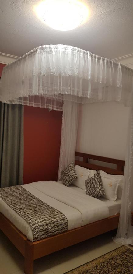 Fort Heights Homestay フォート・ポータル エクステリア 写真