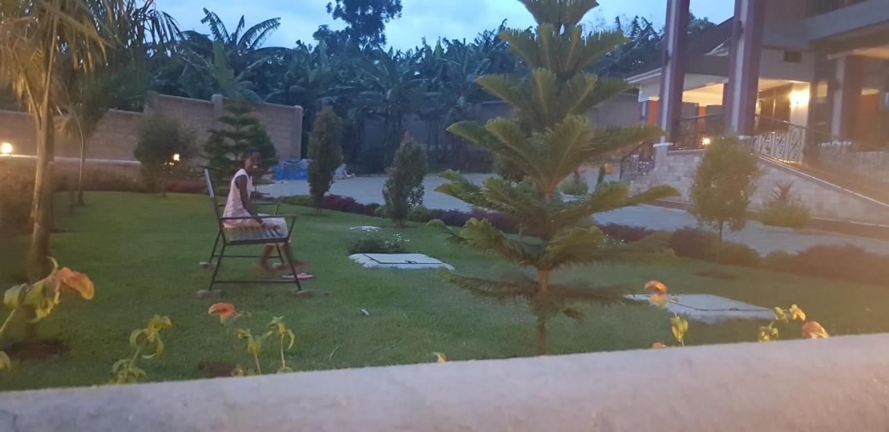 Fort Heights Homestay フォート・ポータル エクステリア 写真