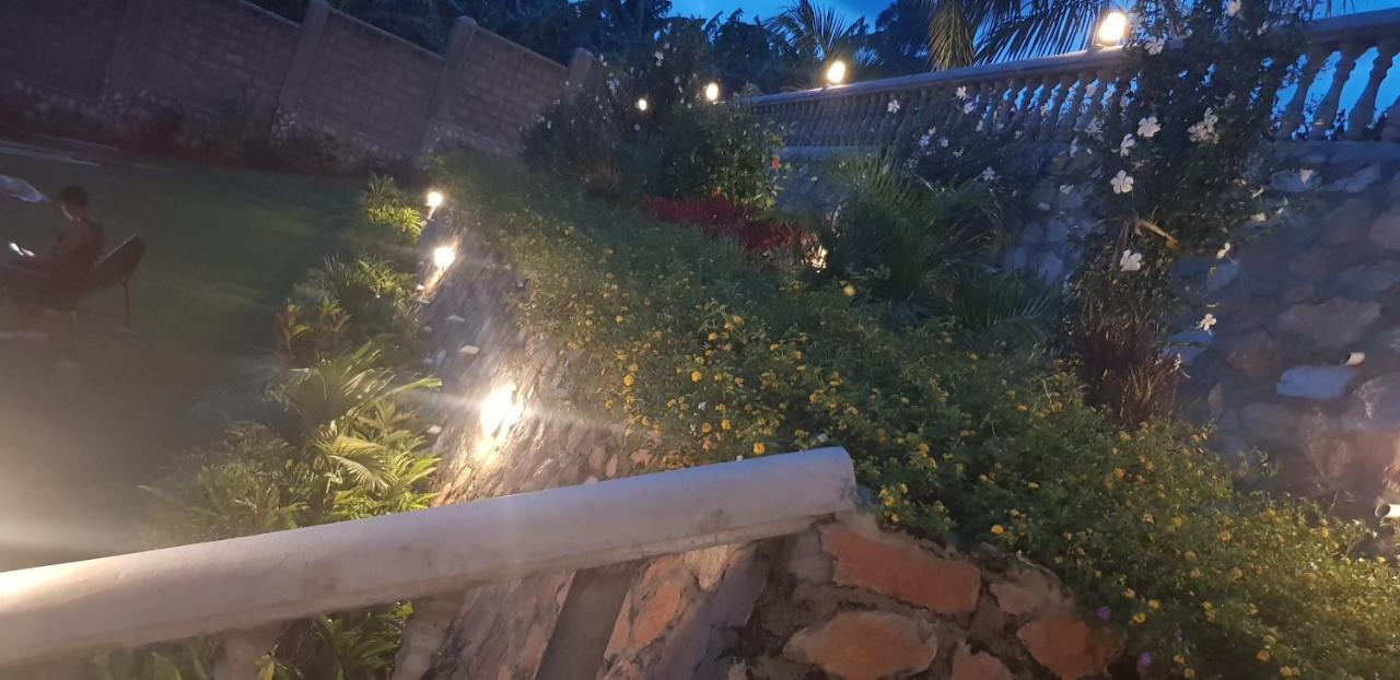 Fort Heights Homestay フォート・ポータル エクステリア 写真